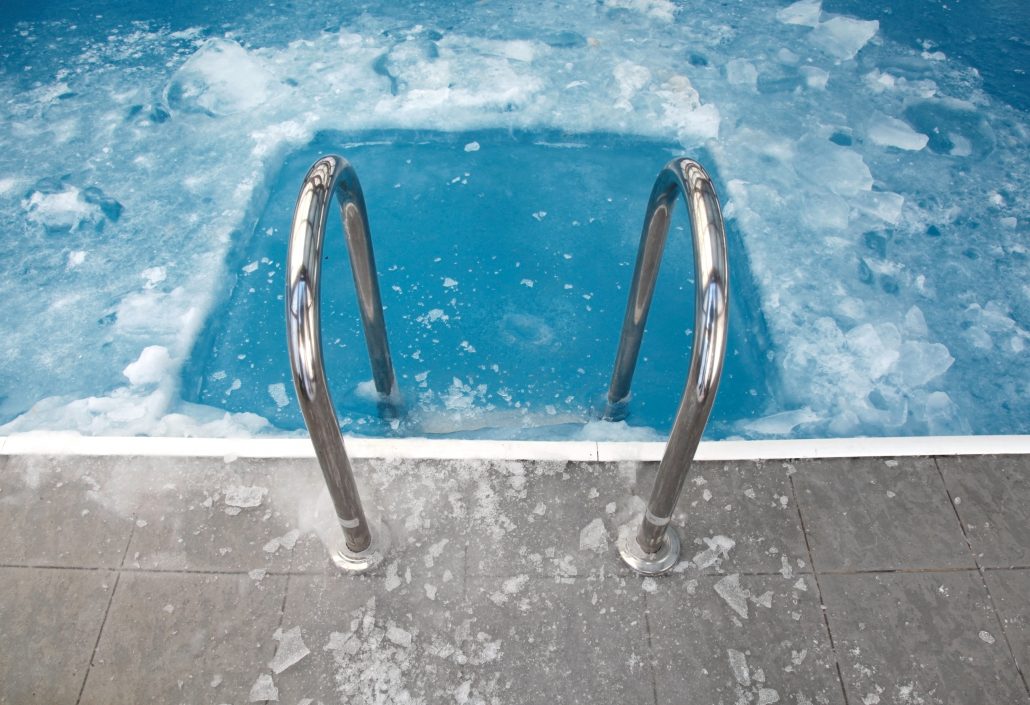 água da piscina congelada
