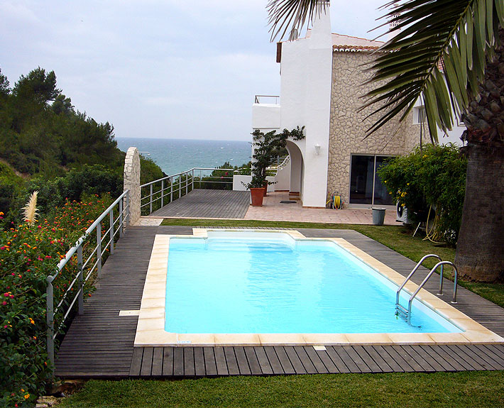 Piscina Luxo à beira mar