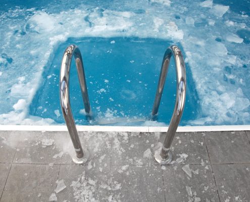 água da piscina congelada