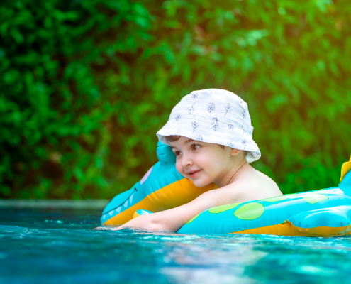 Cuidados e benefícios da piscina para as crianças!