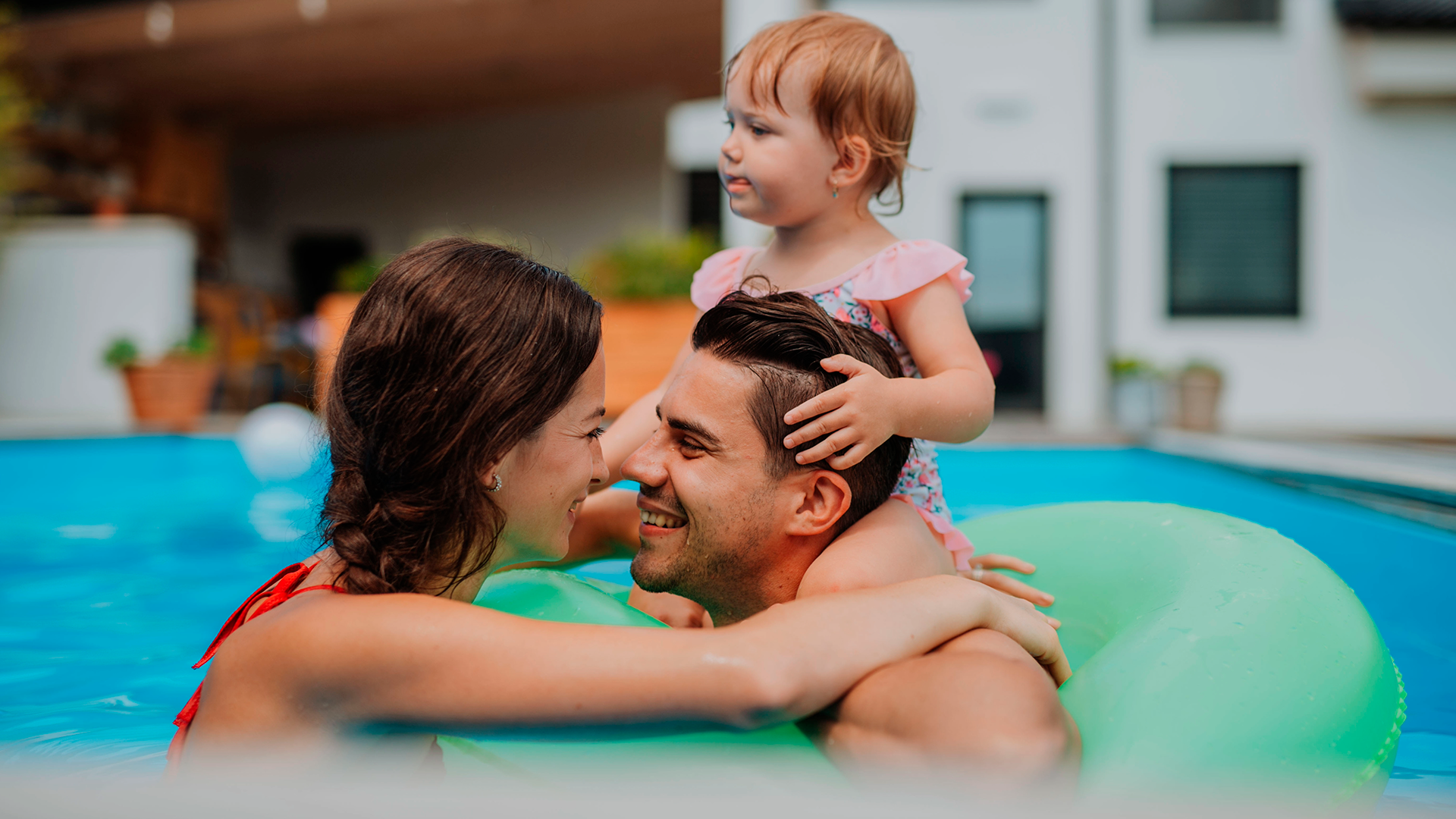 5 ideias para aproveitar mais junto à sua piscina